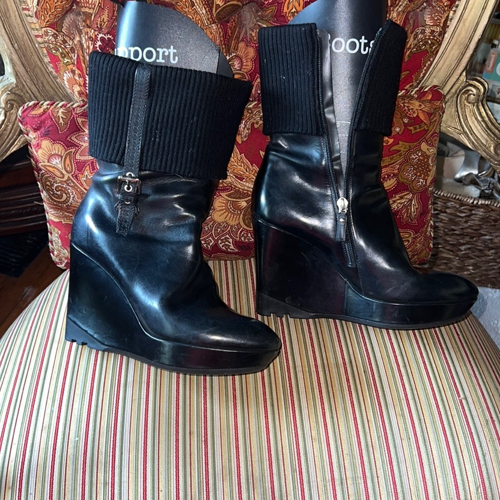 Loui Vuitton boots authentic